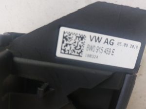AUDI A4 B9 (2015–2026) Plussjuhtme klemm 8W0915459E - 4