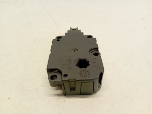 AUDI A6 C7 (2011–2018) Salongi soojenduse klapi mootor CZ1139300856 - 3