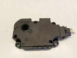 AUDI A6 C7 (2011–2018) Salongi soojenduse klapi mootor CZ1139300856 - 5