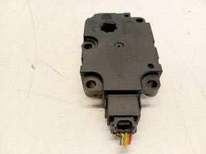 AUDI A6 C7 (2011–2018) Salongi soojenduse klapi mootor CZ1139300856 - 3
