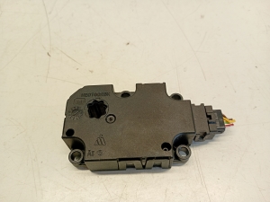 AUDI A6 C7 (2011–2018) Salongi soojenduse klapi mootor CZ1139300856 - 5