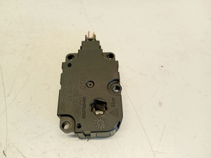 AUDI A6 C7 (2011–2018) Salongi soojenduse klapi mootor CZ1139300856 - 4