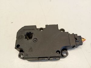 AUDI A6 C7 (2011–2018) Salongi soojenduse klapi mootor CZ1139300856 - 2
