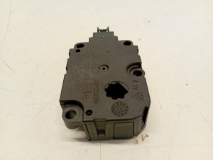 AUDI A6 C7 (2011–2018) Salongi soojenduse klapi mootor CZ1139300856 - 4