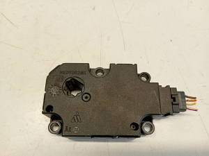 AUDI A6 C7 (2011–2018) Salongi soojenduse klapi mootor CZ1139300856 - 5