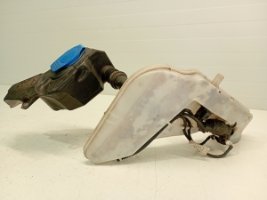 AUDI A6 C7 (2011–2018) Front windshield washer reservoir and its parts 4G8955451 - 3