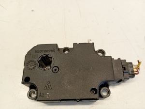 AUDI A6 C7 (2011–2018) Salongi soojenduse klapi mootor CZ1139300856 - 2