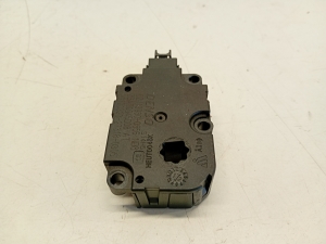 AUDI A6 C7 (2011–2018) Salongi soojenduse klapi mootor CZ1139300856 - 4