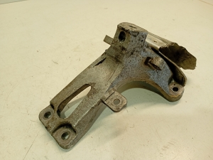 AUDI A6 C7 (2011–2018) Mootori kinnitus 4G0199308E - 3
