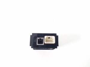 LEXUS CT 200h ZWA10 (2010–2017) USB port 8619076040 - 3