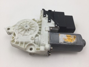 Volkswagen Golf Plus Mk5 (2004–2008) Rear side door window regulator motor 1K0959703C - 2