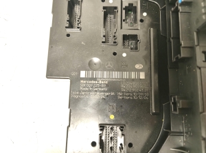 Mercedes Benz C-Class 204 (2007–2014) SAM-Block A2049060105 - 2