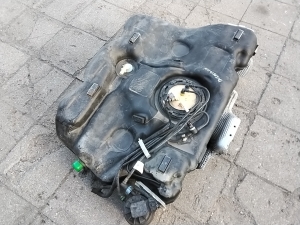 Réservoir de carburant et ses pièces - 84017670