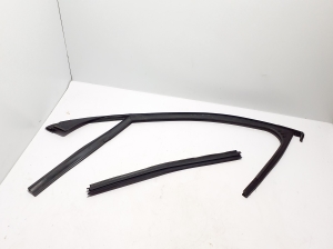 Mercedes Benz E-Class W214 (2023–2026) Esiukse tihenduskumm A2147250400 - 2