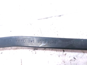 AUDI A4 B9 (2015–2026) Esiklaasi puhasti hoob 8W1955407 - 4