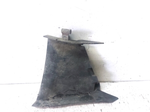 Autre pièce de passage de roue avant - 8W0121763