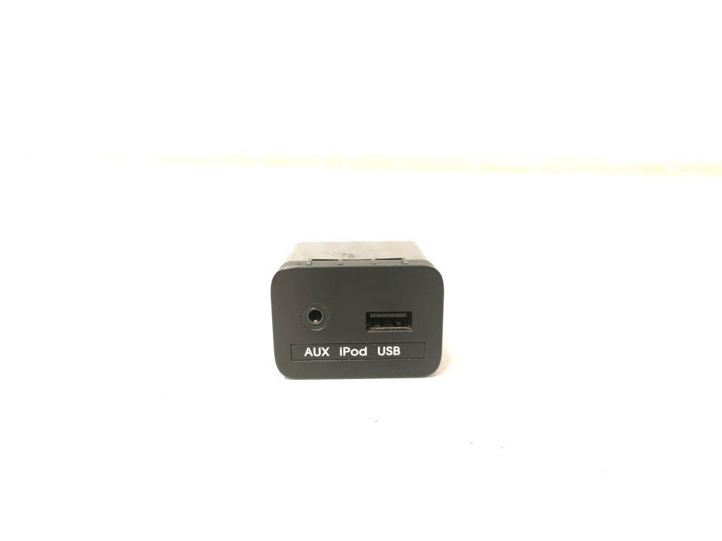 Kia Sportage (2010–2016) USB port 961103W000