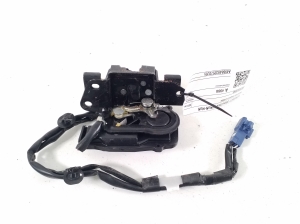 LEXUS CT 200h ZWA10 (2010–2017) Trunk lid lock 6935047040 - 2