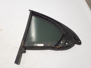 Mercedes Benz E-Class W214 (2023–2026) Aizmugurējo sānu durvju trīsstūrveida stikls A2147301200 - 2