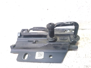 AUDI A4 B9 (2015–2026) Kapoti luku muu osa 8W0823185E - 2