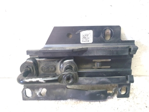 AUDI A4 B9 (2015–2026) Kapoti luku muu osa 8W0823185E - 4
