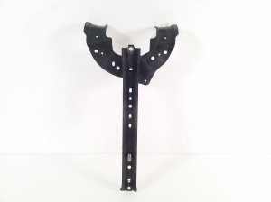 The middle part of the front frame from the lock down - 5320776010