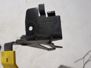 VOLVO XC40 (2017–2026) Poignée d’ouverture de capot sur le capot 32244037 - 3