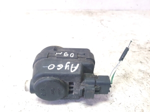 TOYOTA Aygo B 10 (2005–2014) Headlight leveling motor - 4