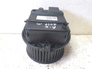 AUDI A4 B9 (2015–2026) Moteur de ventilateur d’habitacle 4M1820021 - 2