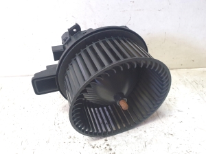 AUDI A4 B9 (2015–2026) Moteur de ventilateur d’habitacle 4M1820021 - 5