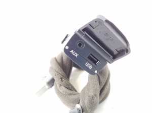 Hyundai Santa Fe (2012–2018) USB-Anschluss 961202W501 - 2