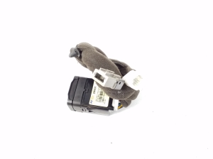 Hyundai Santa Fe (2012–2018) USB-Anschluss 961202W501 - 3