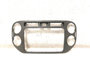 Volkswagen Tiguan (2007–2016) Dashboard trim 5N0858069J - 3