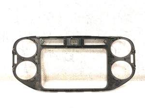 Volkswagen Tiguan (2007–2016) Dashboard trim 5N0858069J - 4