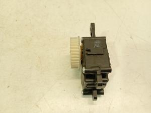 TOYOTA Yaris (2011–2020) Heater flap actuator 0638001981 - 2