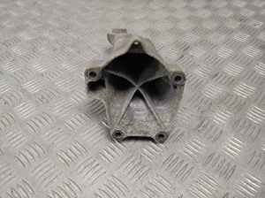 Mercedes Benz E-Class W212 (2009–2015) Motorhalter A6512233504 - 4