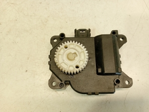TOYOTA Yaris (2011–2020) Heater flap actuator CZ1138002810 - 4