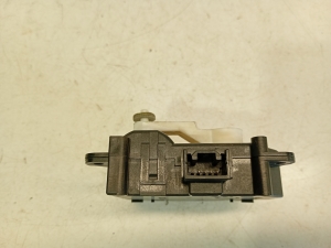 TOYOTA Yaris (2011–2020) Salongi soojenduse klapi mootor CZ1138002810 - 3