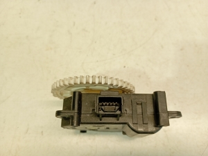 TOYOTA Yaris (2011–2020) Heater flap actuator CZ1138002800 - 4