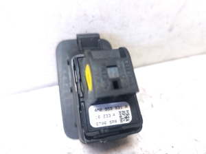 AUDI A4 B9 (2015–2026) Trunk opening switch 4M0959831A - 2