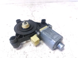 AUDI A4 B9 (2015–2026) Esiukse aknatõstuki mootor 8W0959801 - 3