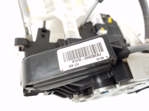 Hyundai Santa Fe (2012–2018) Rear side door lock 814102W030 - 3