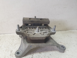 AUDI A4 B9 (2015–2026) Käigukasti padi 8W0399158 - 3
