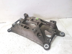 AUDI A4 B9 (2015–2026) Käigukasti kinnitus 8W0399262AE - 2