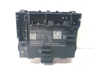 AUDI A4 B9 (2015–2026) Esiukse juhtplokk 4M0959792G - 2