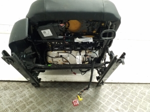 Volkswagen Tiguan (2017–2026) Vordersitz und seine Teile - 3