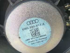 AUDI A4 B9 (2015–2026) Tagumise külgukse kõlar 8W5035411A - 3