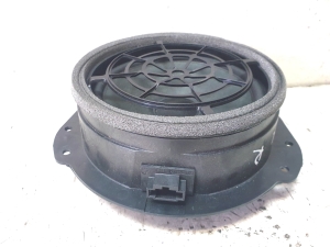 AUDI A4 B9 (2015–2026) Tagumise külgukse kõlar 8W5035411A - 4