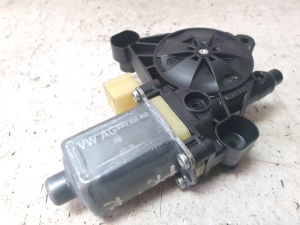 AUDI A4 B9 (2015–2026) Fensterhebermotor vorne 8W0959802 - 4