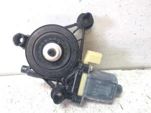 Moteur de lève-vitre de porte latérale arrière - 8W0959812